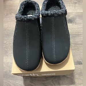 Earth Origins Black Clogs Size 6 New